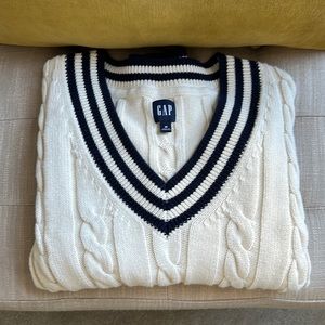 GAP Varsity V-Neck Cable Knit Sweater ✨